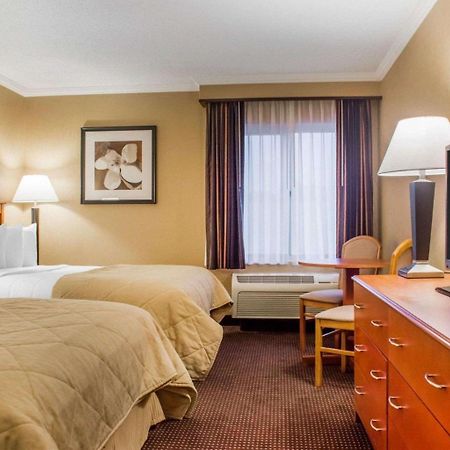 Clarion Hotel & Suites Riverfront Oswego Εξωτερικό φωτογραφία